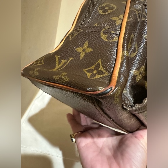 Louis Vuitton Monogram Manhattan PM, Wallet & #318 LV Lock Bundle - Picture 16 of 16